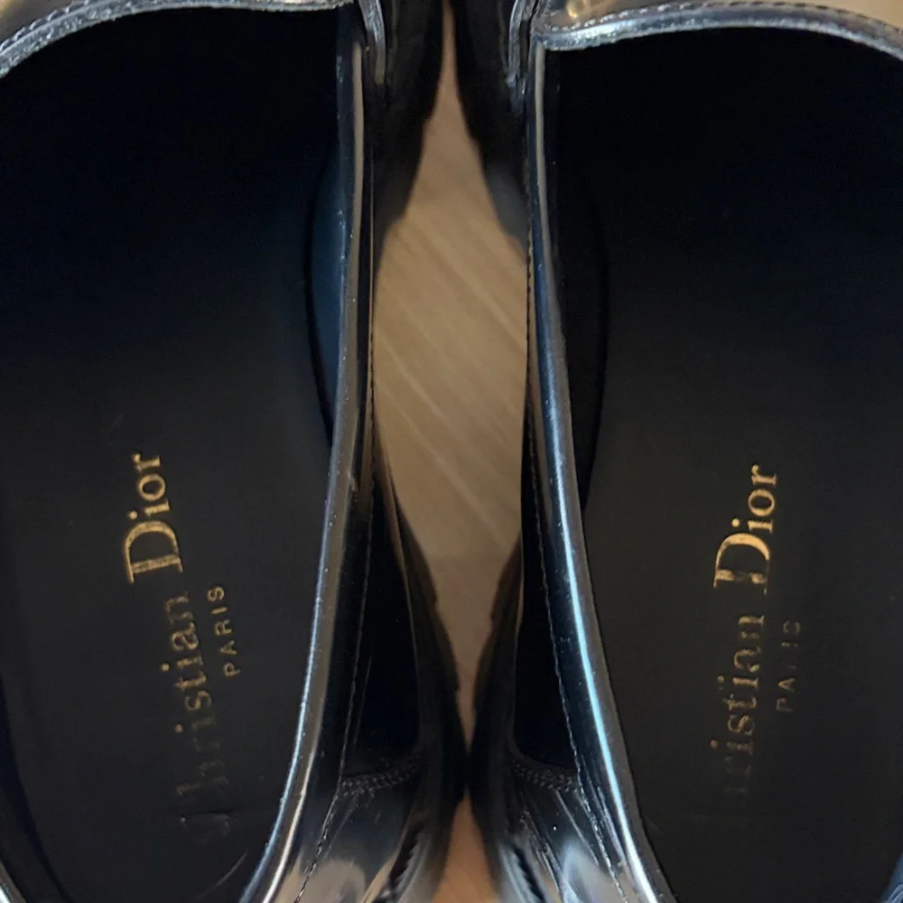 Dior Black Leather Slip-On Loafers with Gold Plaque
I do not keep boxes no box - Picture 3 of 6